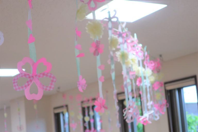 2023年4月21日　医療デイケアなないろの森　4月作品「花満開」